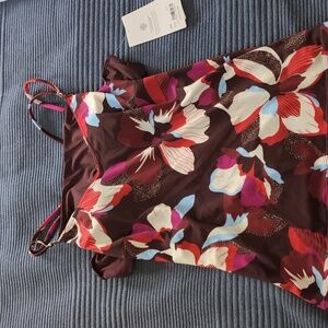 Athleta women 38b/c tankini top